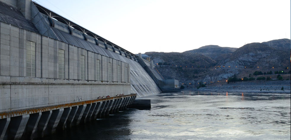 Grand Coulee Left and Right Power Plants